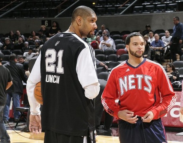 后防线出球 后防线出球