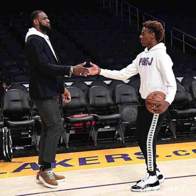 少自乱阵脚 少自乱阵脚