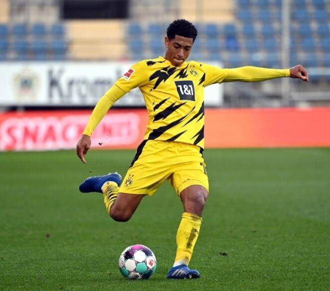 放在话筒前 放在话筒前